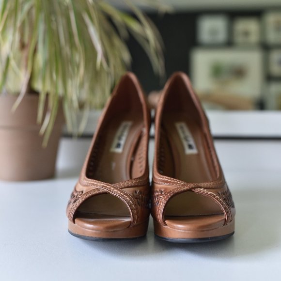 AMERICAN EAGLE Peeptoe Heels - Picture 2 of 4